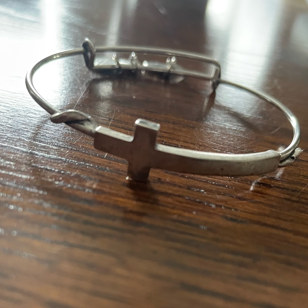 EUC Alex and Ani Spiritual Armor Cross, silver